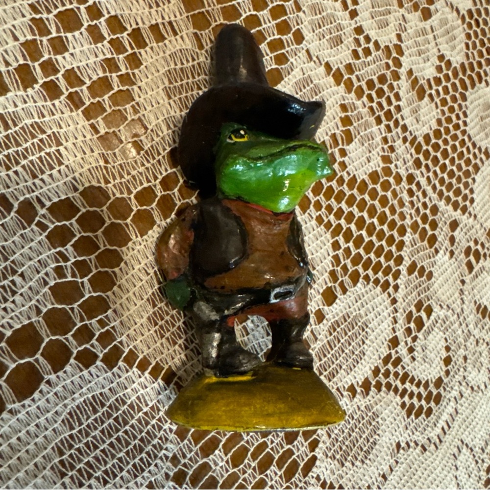 Vintage Collectible Enesco Annette Little The Cowboy Frog Western 1980 Funny